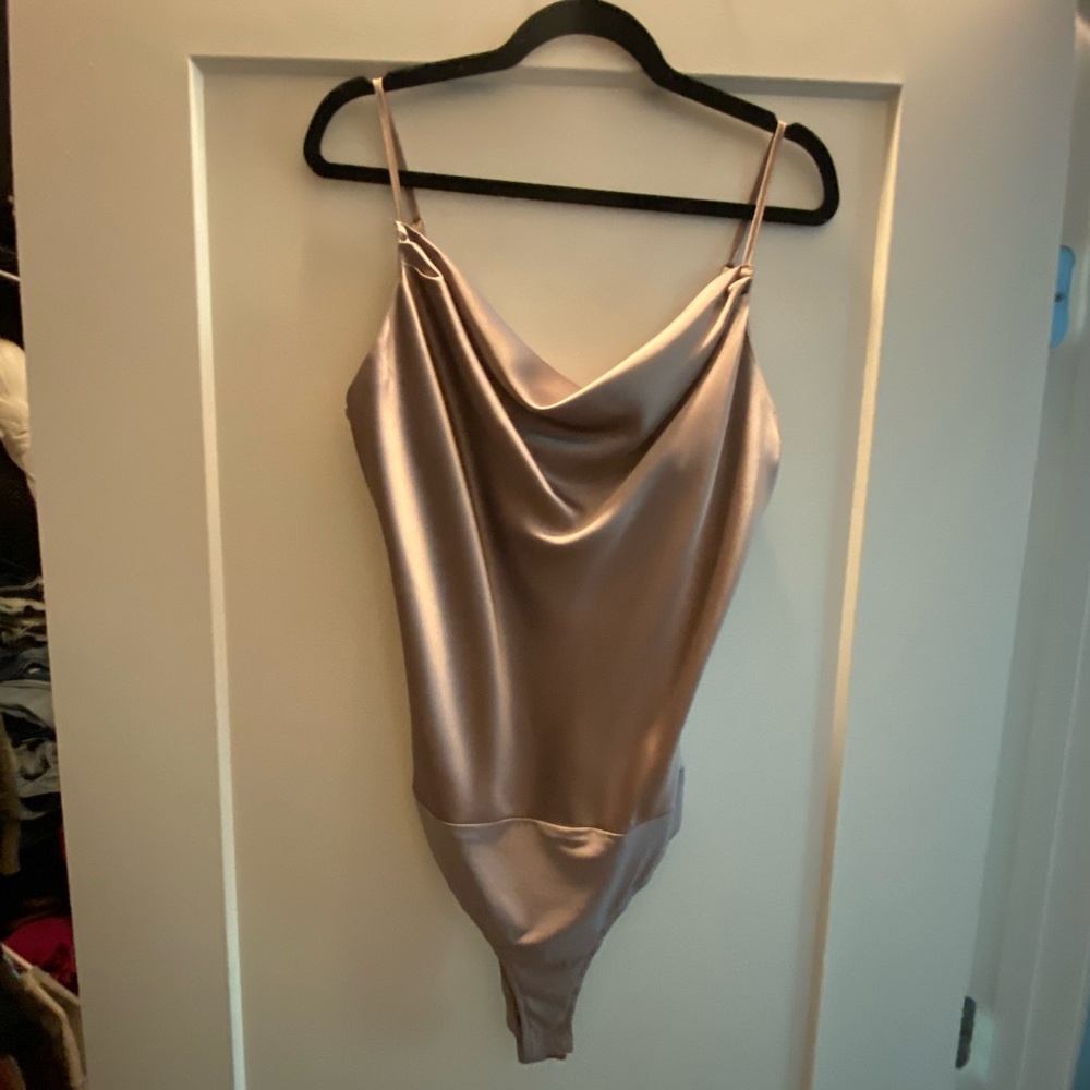 Satin light purple scoop neck bodysuit AMAZING CONDITION